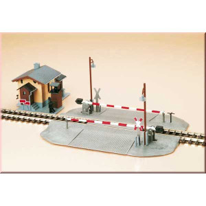 Level crossing and keeper's house (H0)