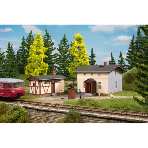 Railwayman's house with side building (H0)