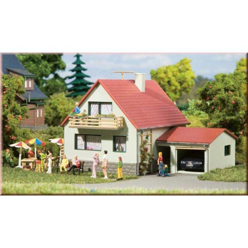 House with Garage (H0) (TT)