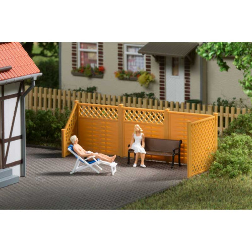 Privacy fence with posts (H0)