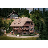 Clockmaker's house with figure Anniversary model (H0)