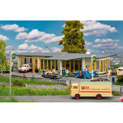 Große BP-Tankstelle (H0)