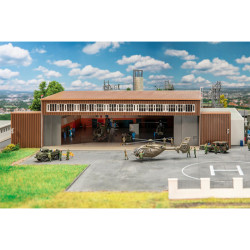 Hangar mit Hubschrauber (H0)