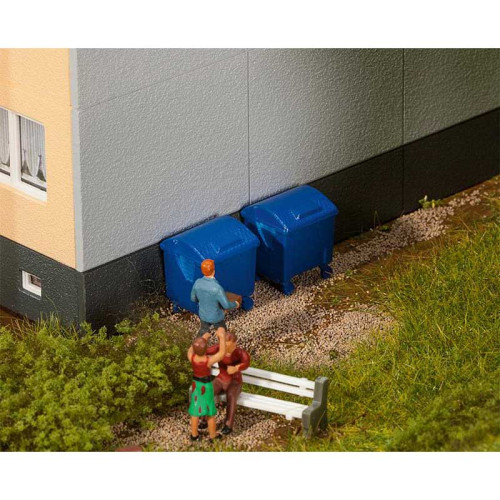 2 Blue garbage bins (H0)