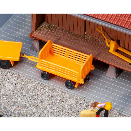 2 Bahnsteigwagen, orange (H0)