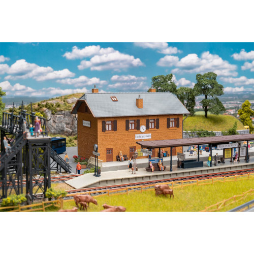 Eisele Railway station at the slagheap Promotional set (H0) Eisele Railway station at the slagheap Promotional set (H0)