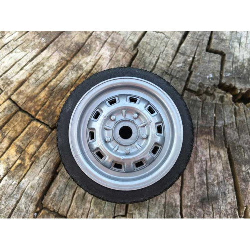 Front Silver Jag Wheels and Tyres Jap46 (1/12) Front Silver Jag Wheels and Tyres Jap46 (1/12)