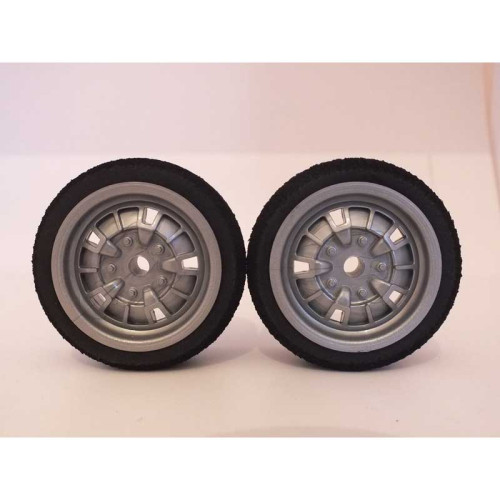 Achterste zilveren Ford Granada wielen en banden UFRA roze medium (1/12) Achterste zilveren Ford Granada wielen en banden UFRA roze medium (1/12)