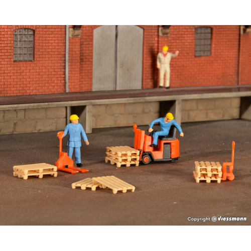 Deco set Forklift and pallets (H0)
