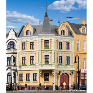 Corner building at the weekly market (H0)
