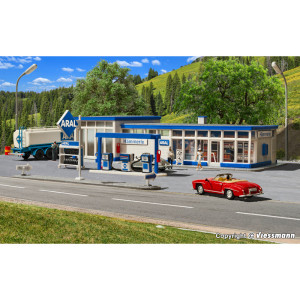 Historical Aral petrol station incl. LED lighting (H0)