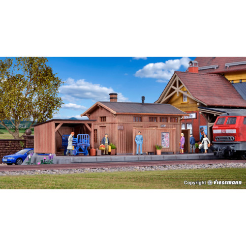 Bahn-Nebengebäude mit Schuppen (H0)