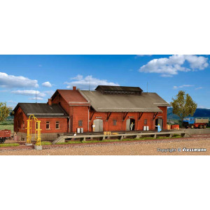 Freight shed with extra loading platform (H0)