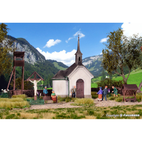Chapel with accessories in Hirschbichl (H0)