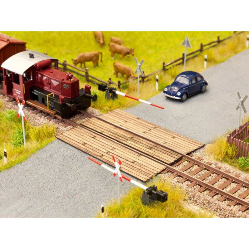 Passage à niveau en madriers (N)