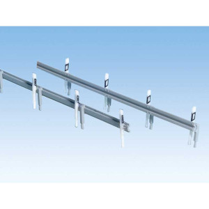 Crash Barriers and Road Posts (H0)