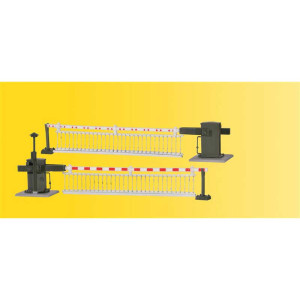 Level crossing with decorated barriers (H0)