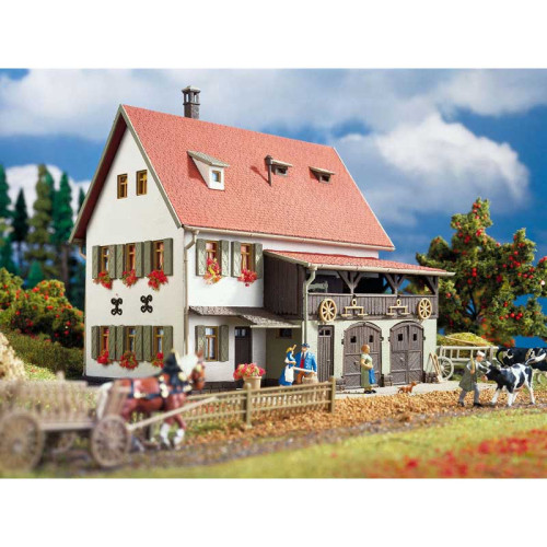 Bauernhaus mit Scheune (H0) Bauernhaus mit Scheune (H0)