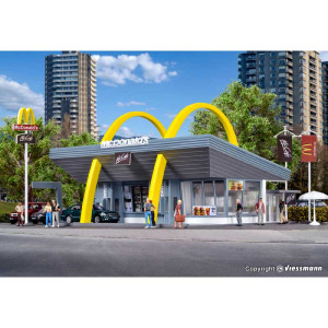McDonald's ast food restaurant with McDrive (H0)
