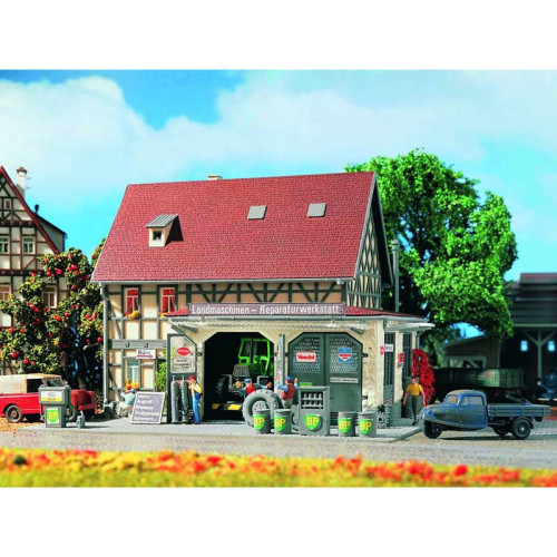 Agricultural machinery service station with LED (H0)