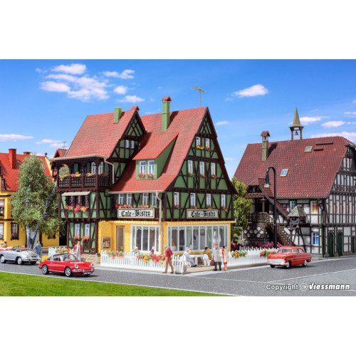 Café-Bistro with interior and LED lighting (H0)