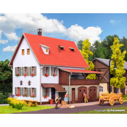 Bauernhaus mit Scheune (H0) Bauernhaus mit Scheune (H0)