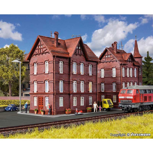 Railwayman's house with roof ridge (H0) Railwayman's house with roof ridge (H0)