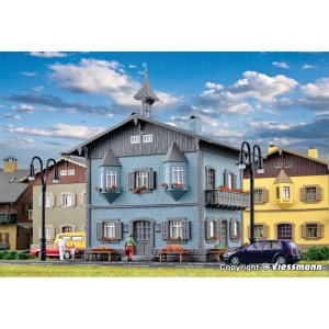 House with oriel, start and save money series (H0)